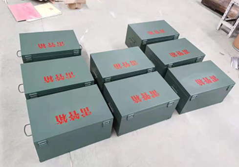 昆玉炸药箱和雷管箱一般是怎么存放的？